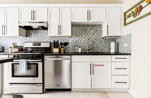 Stylish City Retreat - King Beds - Walk to Sloans Lake - Foto 3