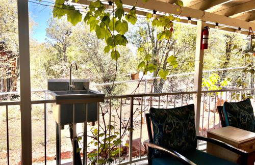 Upgraded, Stylish & Comfy 1 Bedroom/1 Bath Studio - Photo 21