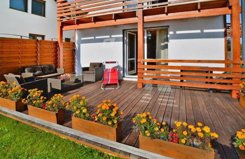 Lakeside holiday home, private garden - Photo 15