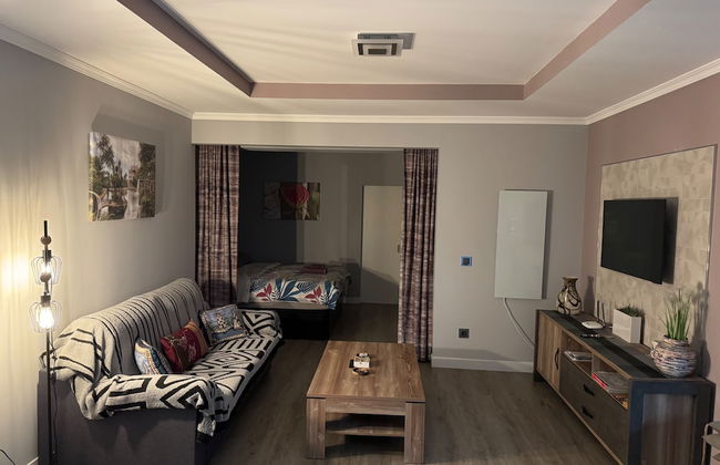 Funchal Apt- Sleeps 2 - Pool & Parking - Madeira - Foto 6