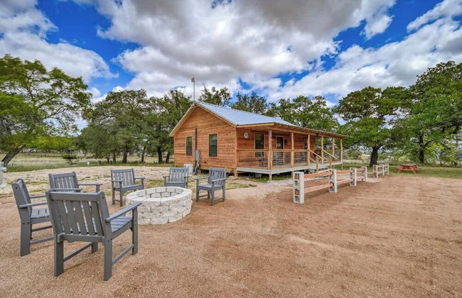 Cozy Cabin Firepit and Grill & 10 Mins to Main St - Foto 33