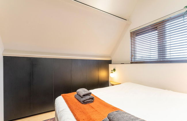 Stylish Holiday Home With Private Garden - Photo 1