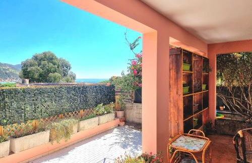 Stylish Home With Patio 4 min Walk to the Beach - Foto 1