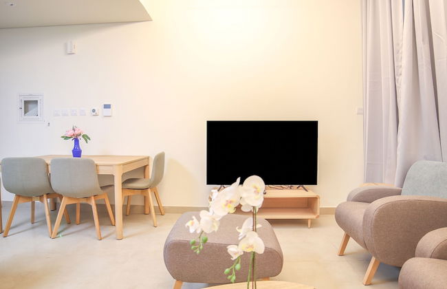 2 Bedroom Apartment- Azizi Plaza - Photo 9