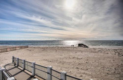 Rhode Island Oceanview Retreat Walk to Shore! - Foto 32