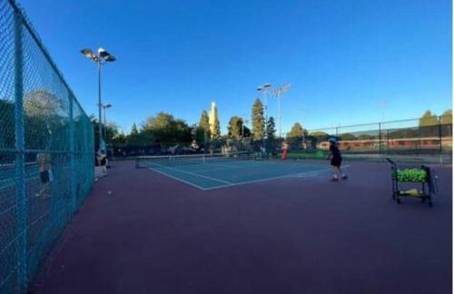 Adorable 2BR-2BA House with EV & Free Parking and Family Friendly in Los Angeles - Photo 66