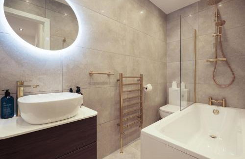 Beighton - 3 Bed Spacious Home with FREE Parking, Great for Groups & Families - Hosted by Stay Host Save - Foto 48