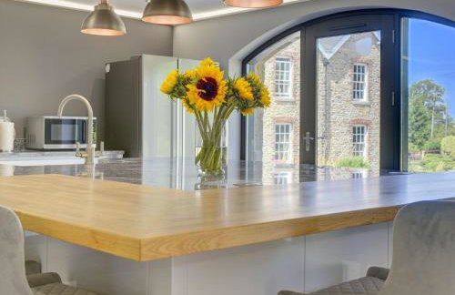 The Gate House - Photo 16