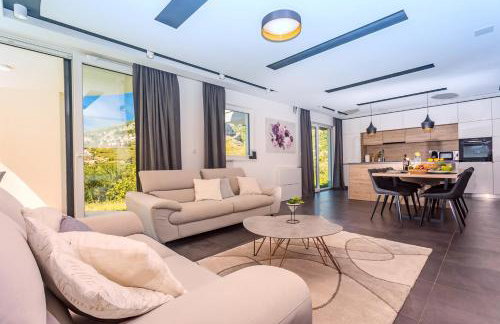 VILLA CVITA is a modern 5-bedroom villa with a Jacuzzi, a Gym and Finnish Sauna, a heated pool, and amazing views - Foto 15