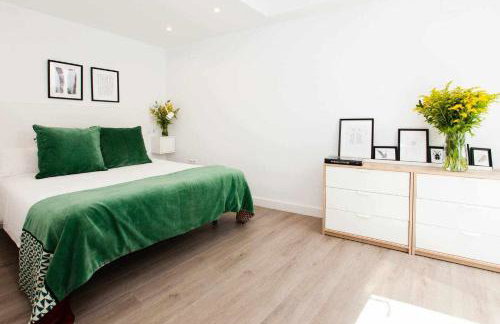 ISG Apartments Downtown family haven Free parking spot - Foto 21