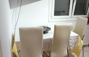 Detached house with a lovely yard 5' walk from Metro Station Agios Dimitrios and METRO MALL - Foto 9