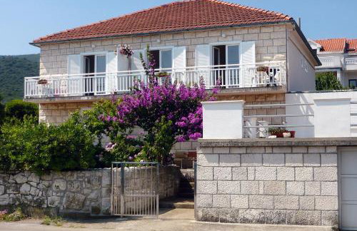 Family-friendly apartments with swimming pool Kneza, Korcula - 9130 - Foto 3