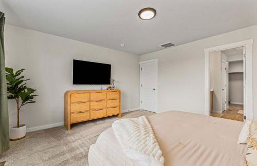 6BR Retreat with Playground Basketball & Sleeps 22 - Foto 20