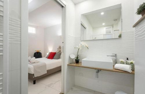 Avelli Pia Fourth Floor with 2 Bathrooms - Florence Charming Apartments - Delightful and bright 4rd-floor apartment without elevator, overlooking one of Florence's most beautiful squares, Exceptionally located for exploring the city - Foto 16