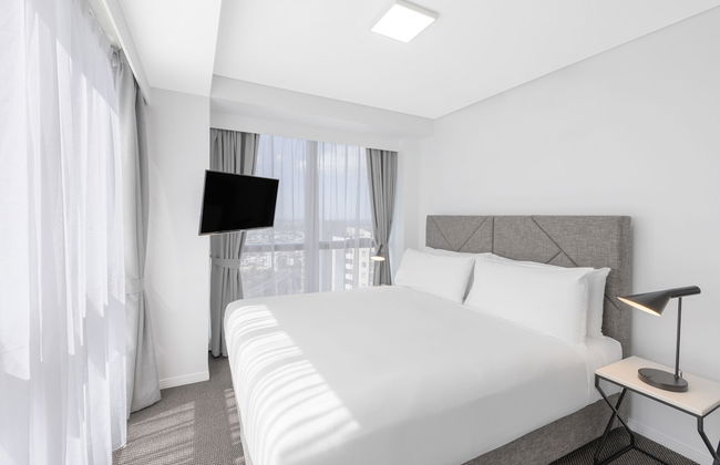 Meriton Suites Adelaide Street, Brisbane - Photo 10