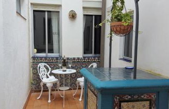 Authentic Triana Flat Wih Private Patio Ground Floor - Photo 1