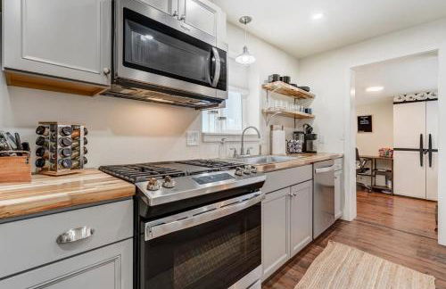 Baby Blue Cottage Downtown Hot Tub BBQ Fire Pit - Foto 19