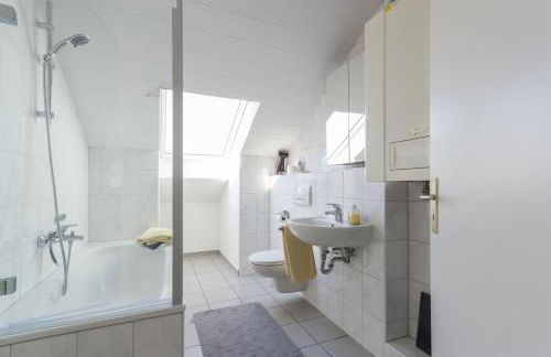 favstay Industrialstyle 2-Zimmer 60qm mit Balkon, Panarbora Fernblick, 55" TV & Netflix, 55Mbit WLAN, Parkplatz - Foto 6