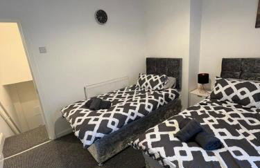 Anfield cosy stay - Photo 3
