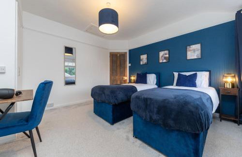 Whole 3 Bedroom House - 2 Free Parking - Photo 3
