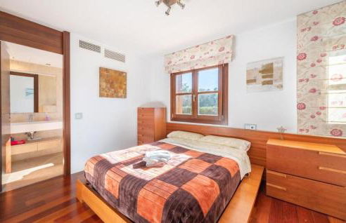 Villa de lujo con piscina, jacuzzi, jardín y terraza - Foto 32