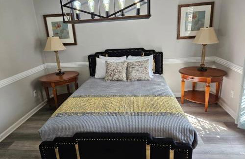 Luxury Pool with King beds Near Shops and Dining - Foto 19