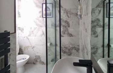 Spacious 6-Bed with Large Patio and Free Parking - Foto 14