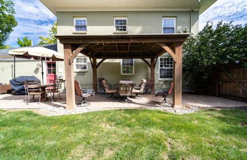 Antique Charm 3BR Gourmet Kitchen & Large Yard - Foto 7