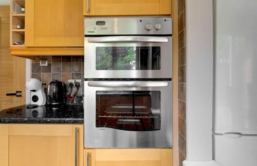 Spacious Heald Green Home with Free Parking - Pass the Keys - Photo 7