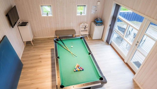 8 Person Holiday Home in Blavand - Foto 5, Sala de juegos