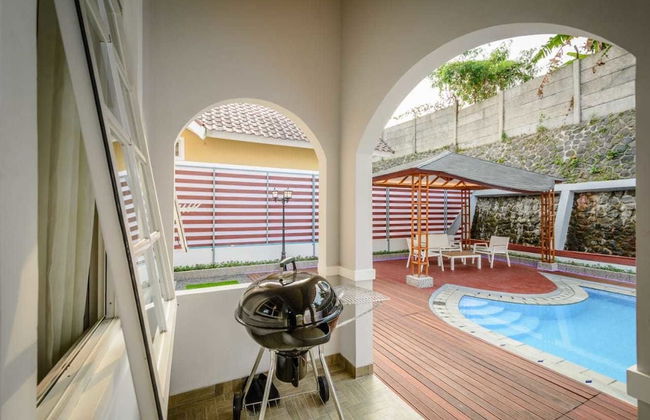 Villa Kota Bunga Puncak 2 Bedroom - Photo 14