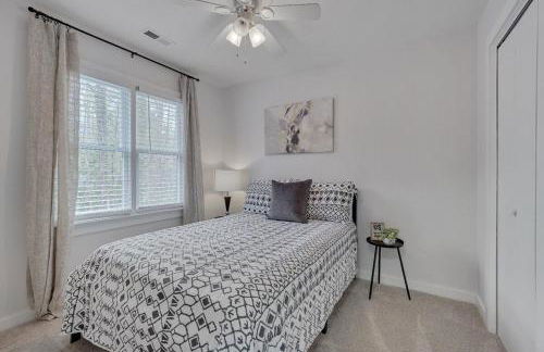 Cozy Fully-Renovated 2 BRM 2 Bath Near North Hills - Foto 4