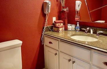 80BPD, Four bedroom, two 1 2 bath log-sided condo with lake view , garage condo - Foto 28