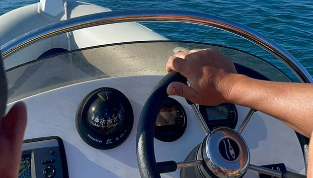 Un experto patrón se encargará de pilotar la lancha