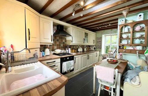 Wisteria Cottage an authentic and enchanting 2 bedroom cottage experience close to Brecon Beacons - Photo 5