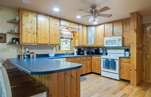 Boujee Bear Lodge - A Peaceful Cabin in the Woods - Photo 5