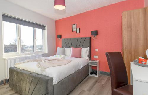 Lower Wortley 3 - Couples Haven with a Shared Kitchen - Pass the Keys - Photo 1