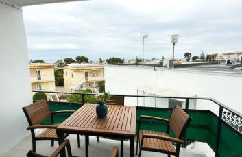 111 - Beachside Renovated 1BR apt 5 min from Beach - Photo 11