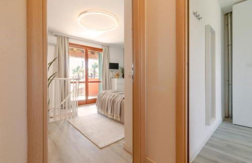 Exclusive Pool Access, 2 floors, Balcony View, Parking - Foto 2