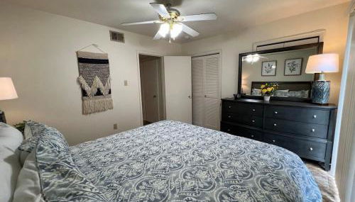 King bed first floor Mid City with Parking - Foto 2