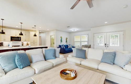 The Sunshine Social - Photo 18