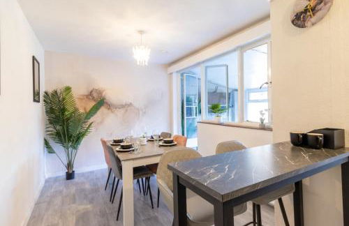 Open Mind Property - HotTUB, 4 Beds & 2 Free Parking - Foto 22