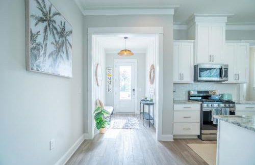 ~Spacious home near beach w/ game room and community pool~ - Photo 4