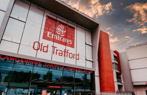 Luxury 2 Bed Apartment, Sleeps 6 with Sofa bed, Close to Sale Town & Tram Station - Photo 31