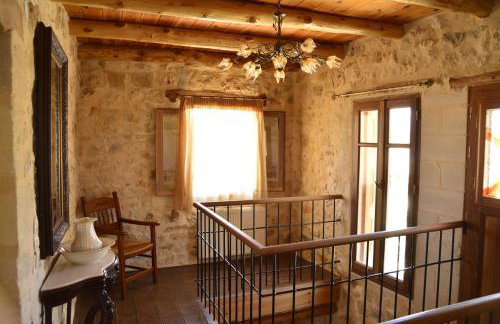 Roukouneli Traditional Stone House - Terrace & BBQ - Foto 12