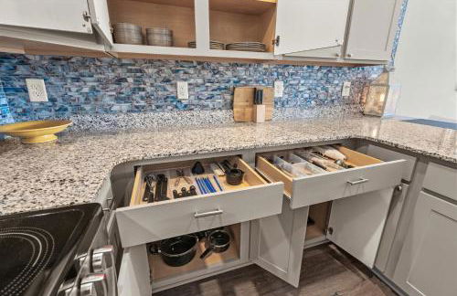 Little River 3BR Villa with Outdoor Movies & Fire Pit, Indoor Fire Place, Arcades, & Beach! - Foto 17