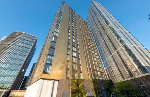 Stylish Skyline Apartment - 2 Bed, 2 Bath, Gym, Concierge in City Centre - Foto 34