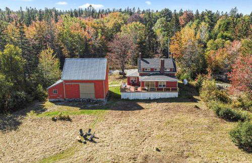 Coastal Red Farmhouse w/Firepit - Holiday Home - Foto 42