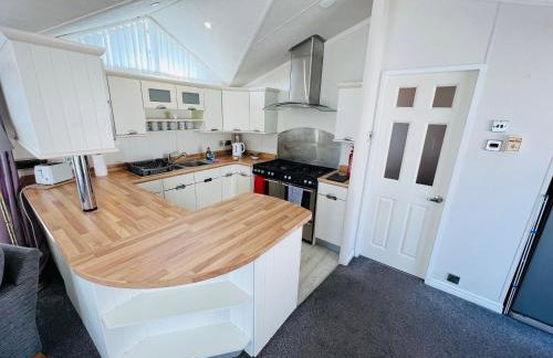 2 Bedroom Lodge TH35, Nodes Point, St Helens, Isle of Wight - Photo 6