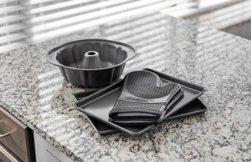 Near DT & CLE Clinic Queen Bed Wi-Fi Parking - Foto 18